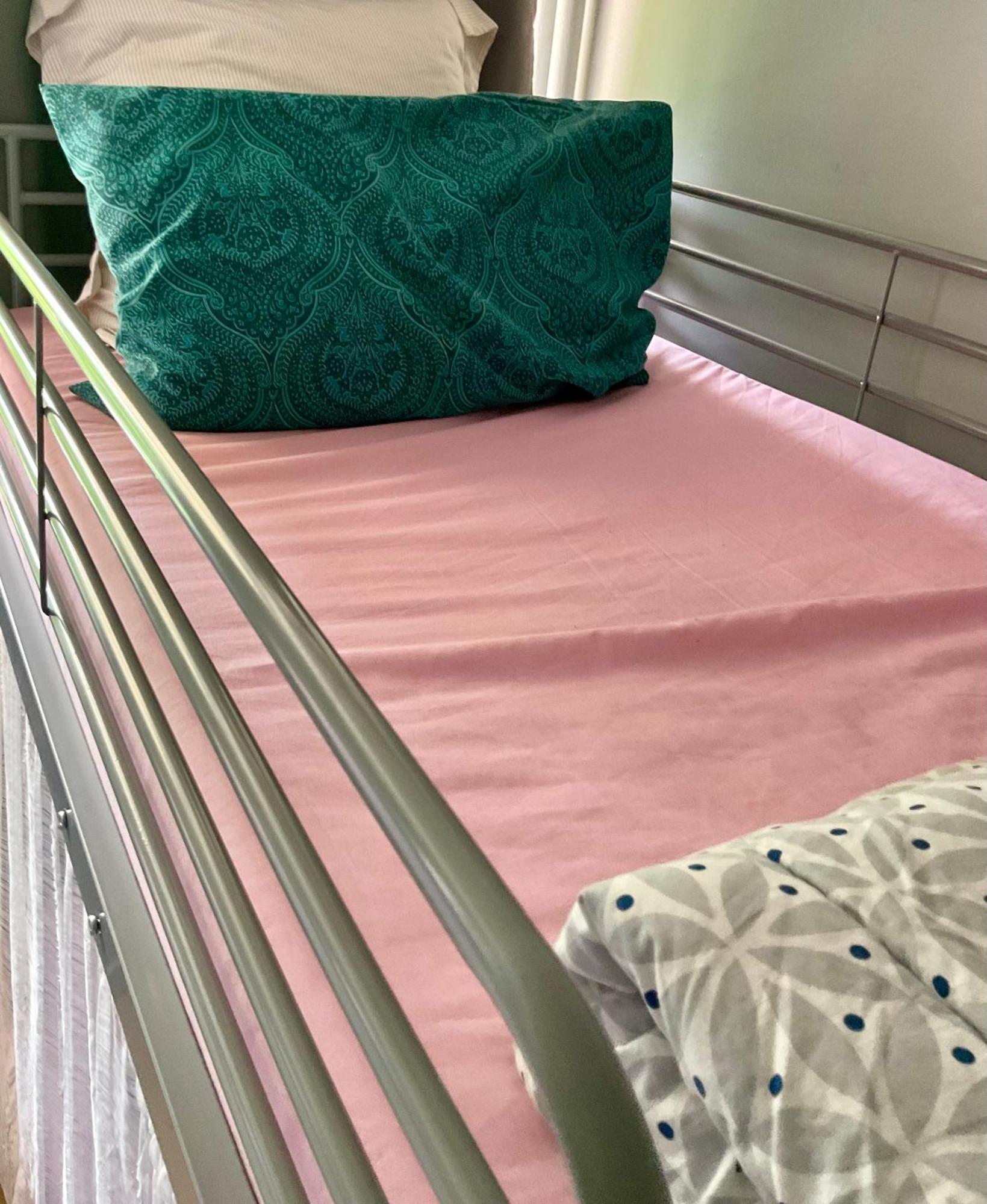 Female-Dortoir Femme -Dorm Shared Room Paris Bobigny Exterior foto